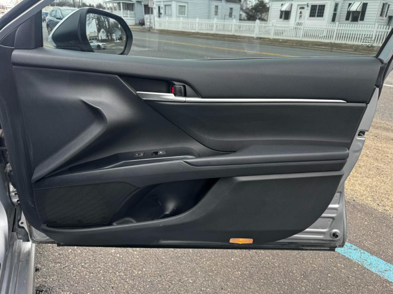 Toyota Camry Hybrid SE 2019