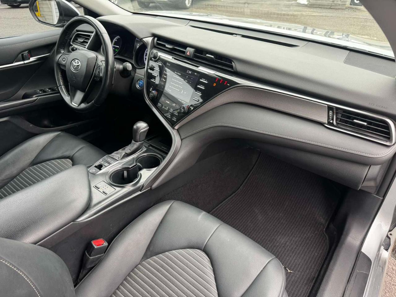 Toyota Camry Hybrid SE 2019