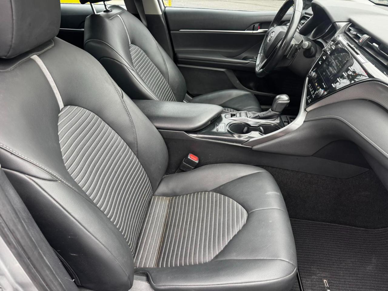 Toyota Camry Hybrid SE 2019