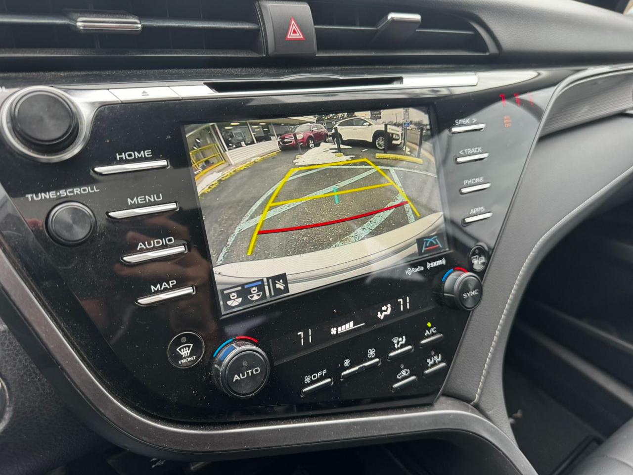 Toyota Camry Hybrid SE 2019