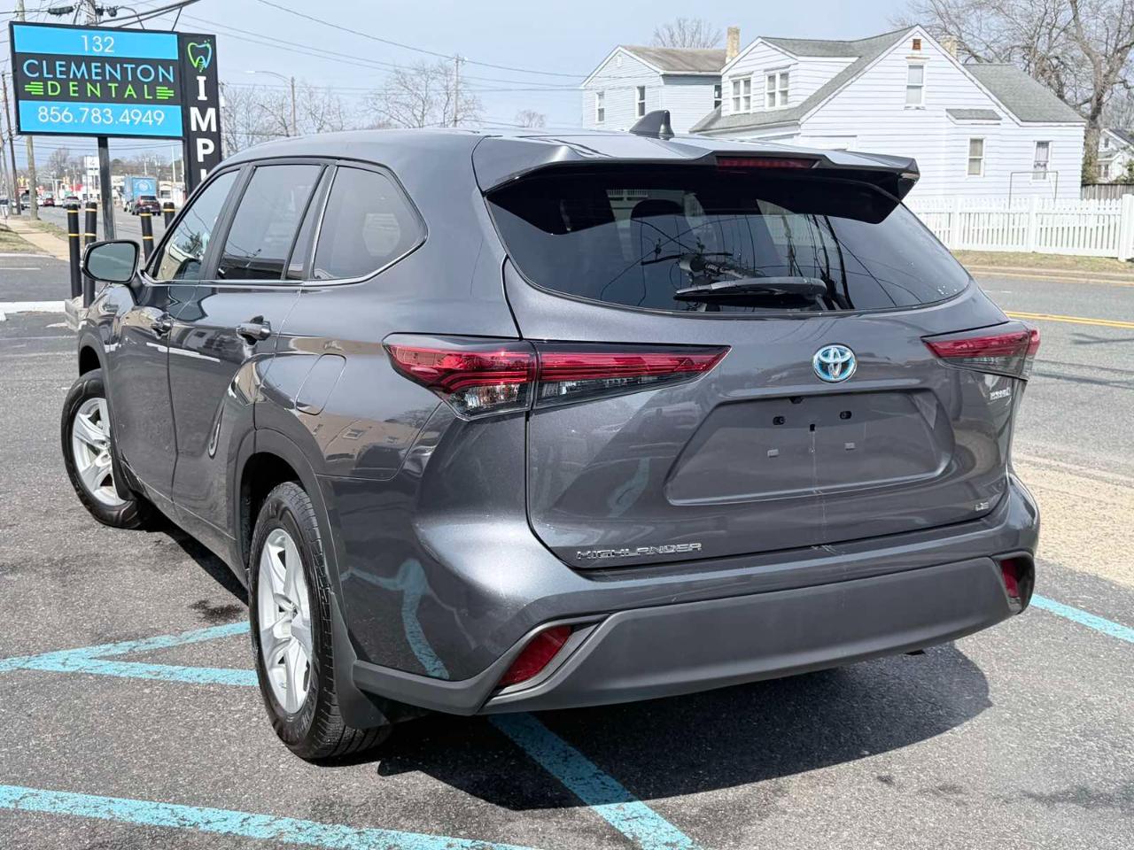 Toyota Highlander Hybrid LE 2023