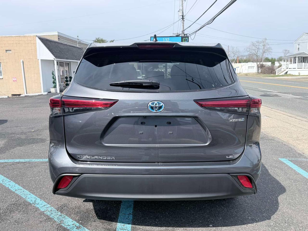 Toyota Highlander Hybrid LE 2023