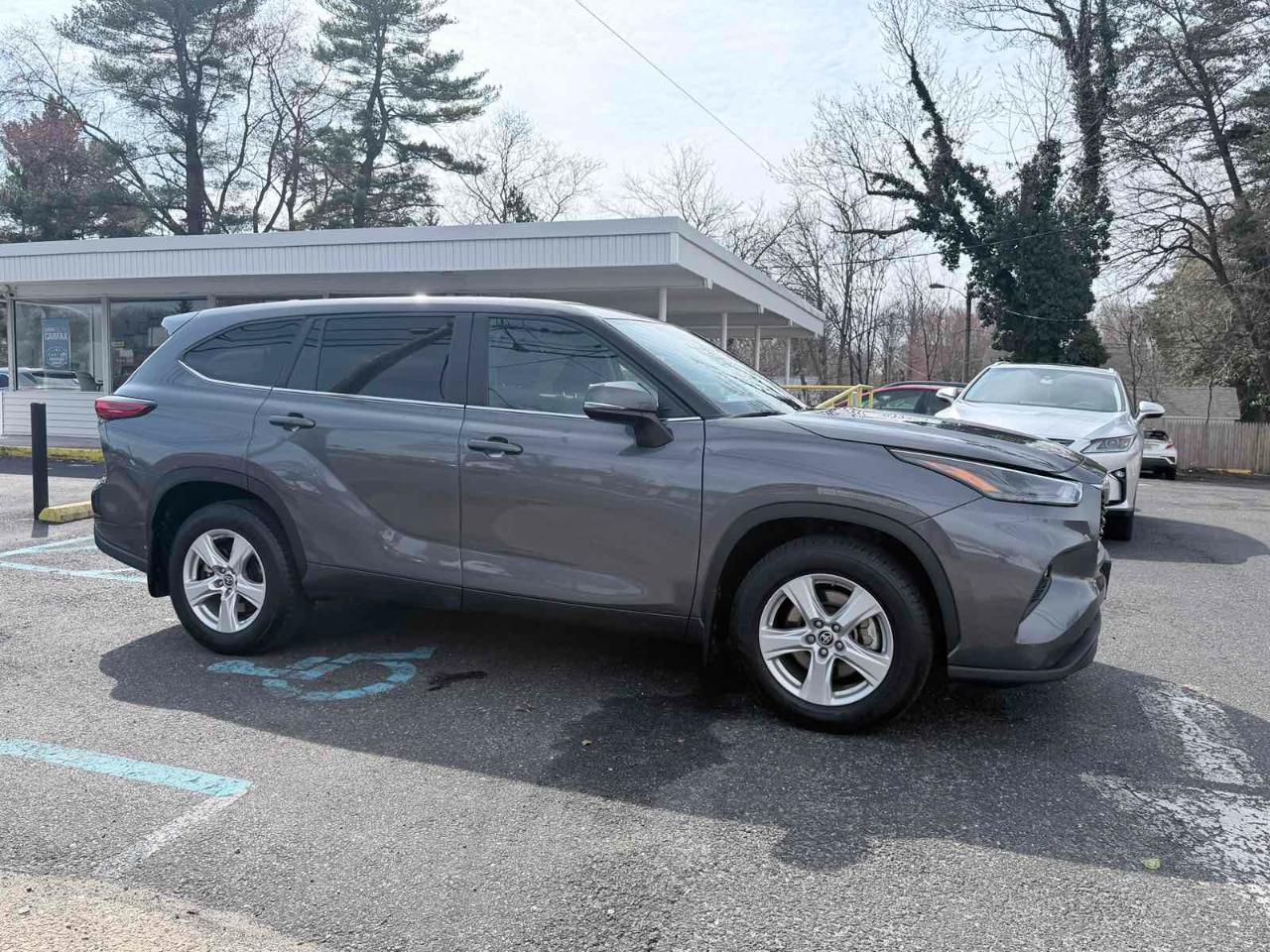 Toyota Highlander Hybrid LE 2023