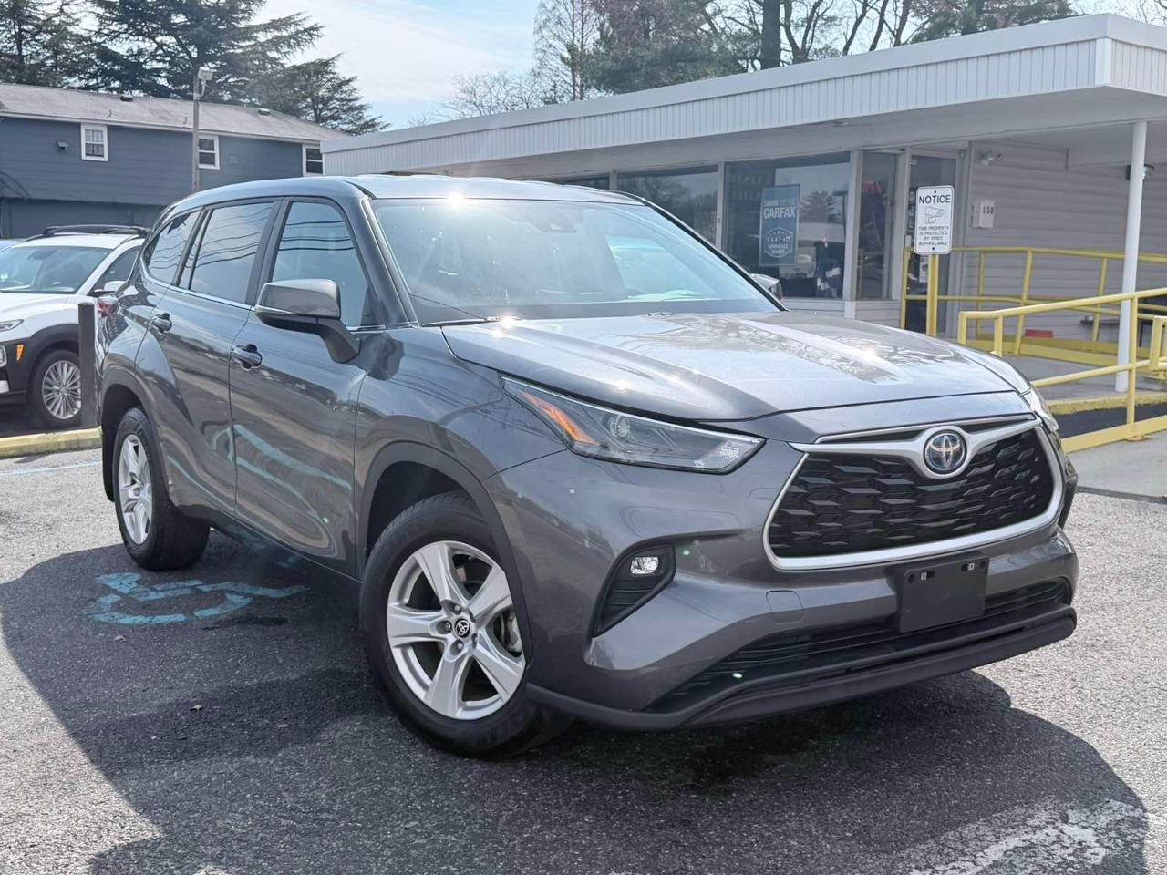 Toyota Highlander Hybrid LE 2023