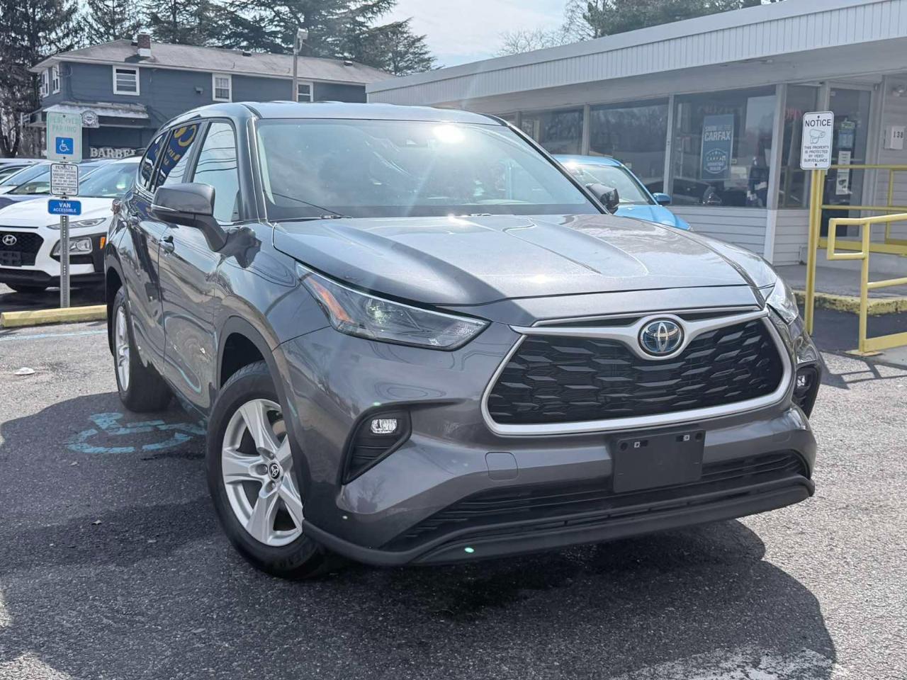 Toyota Highlander Hybrid LE 2023