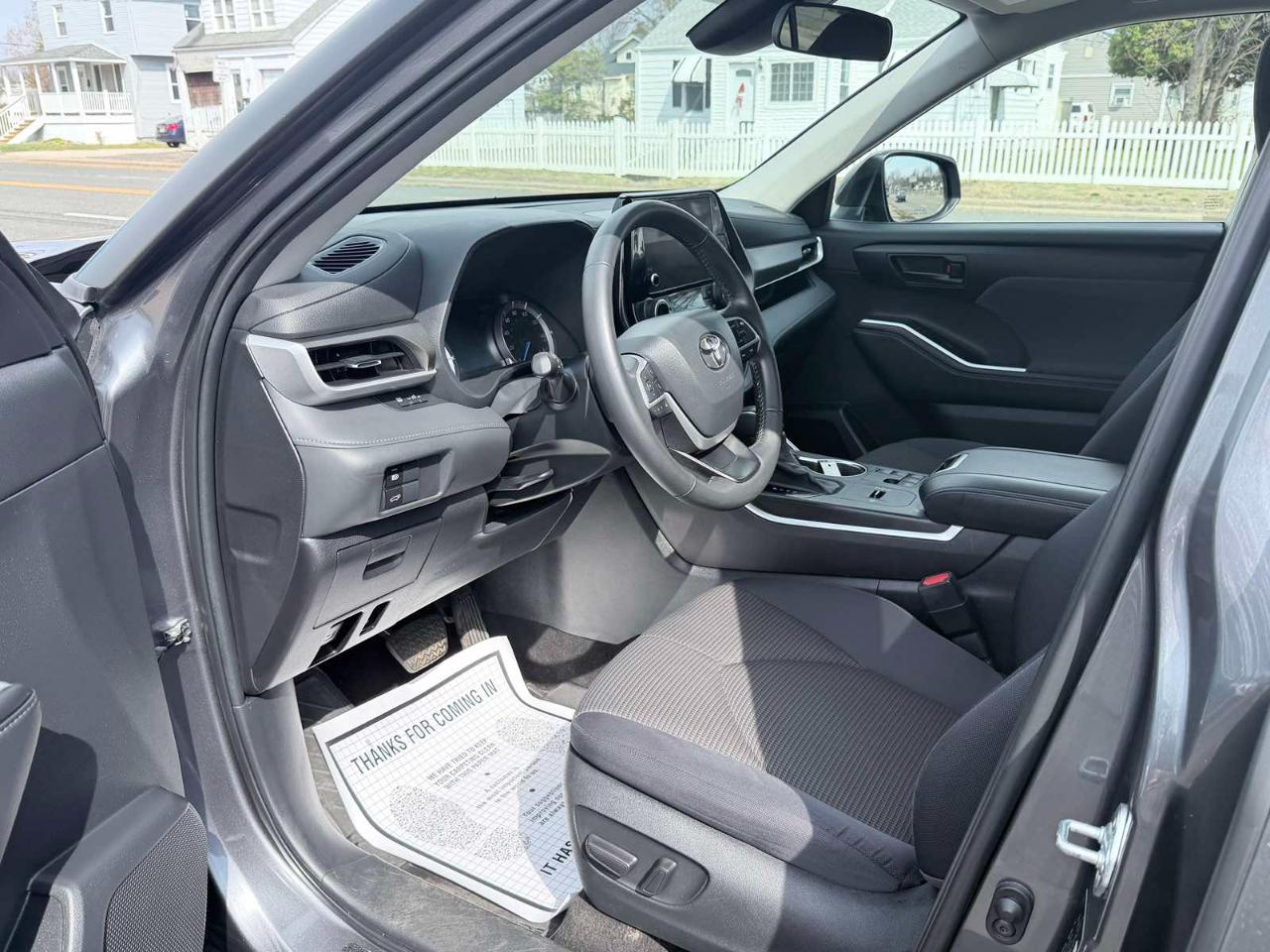 Toyota Highlander Hybrid LE 2023