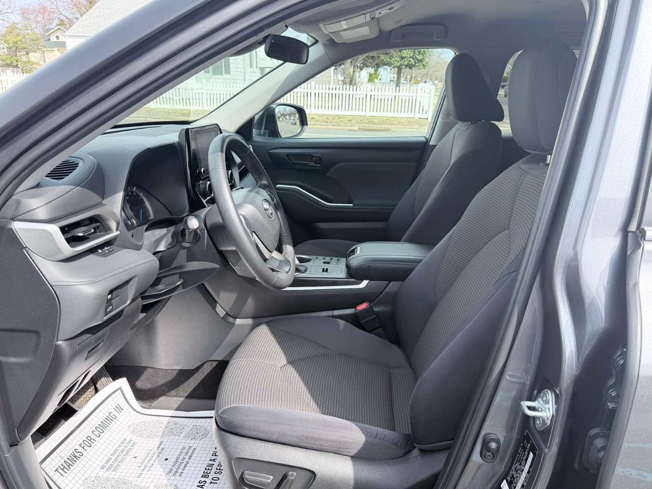 Toyota Highlander Hybrid LE 2023