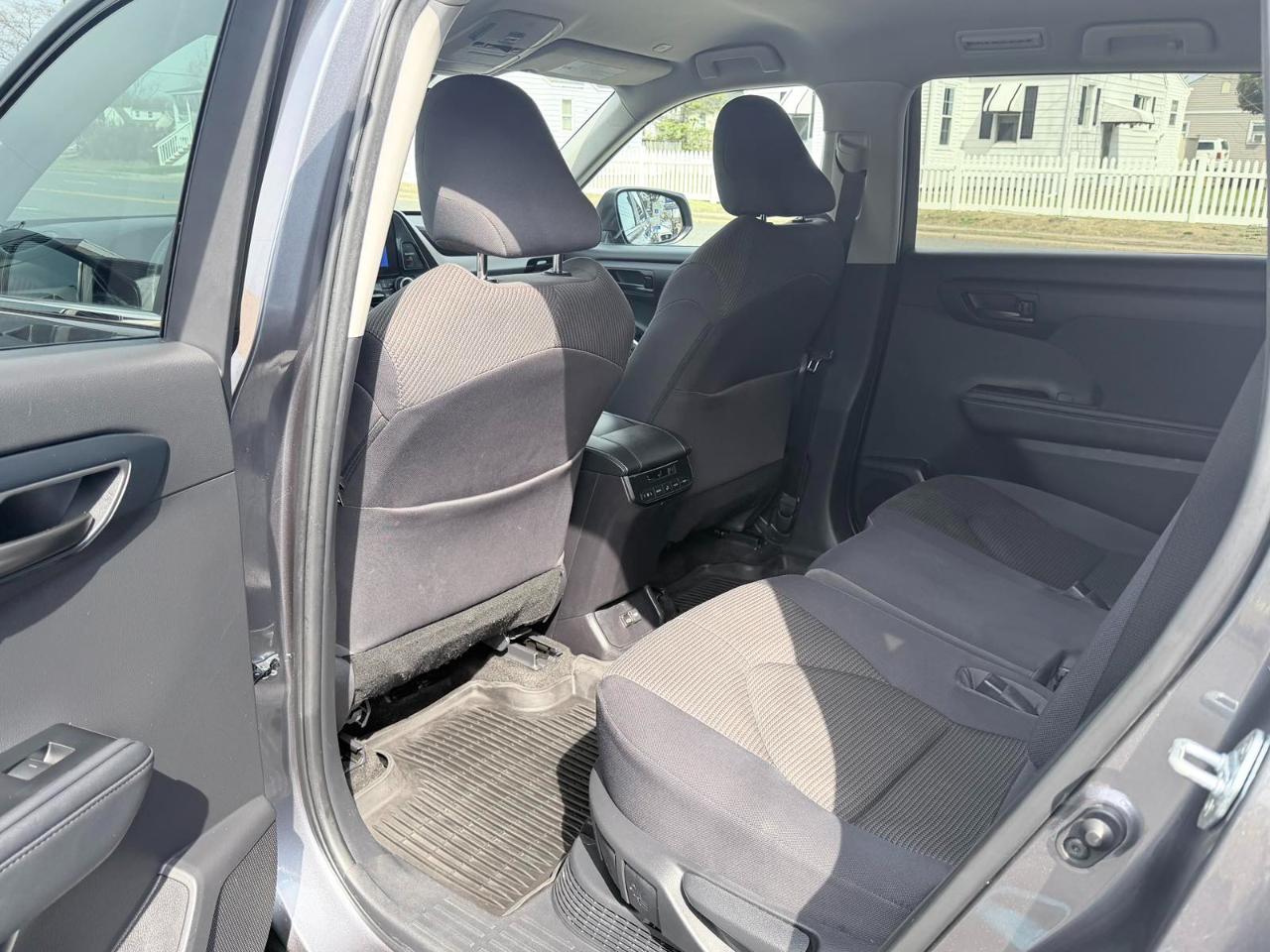 Toyota Highlander Hybrid LE 2023