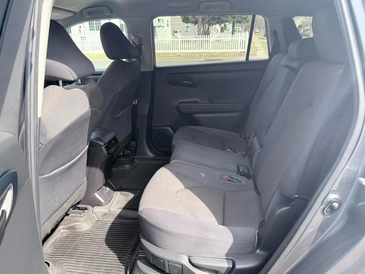 Toyota Highlander Hybrid LE 2023