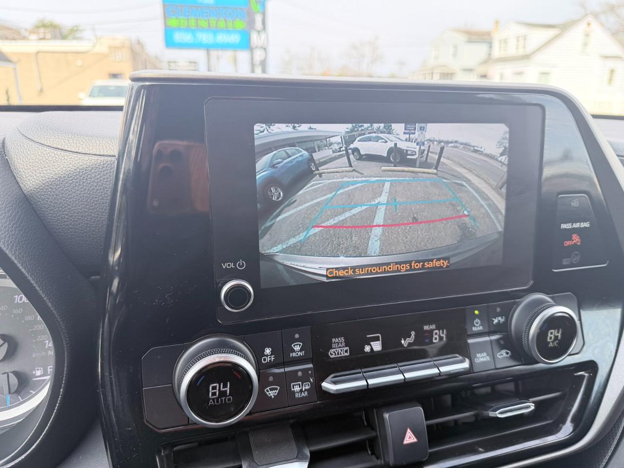 Toyota Highlander Hybrid LE 2023