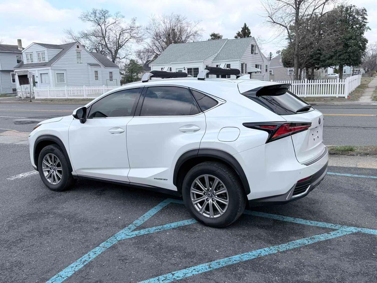 Lexus NX 300h Luxury 2021