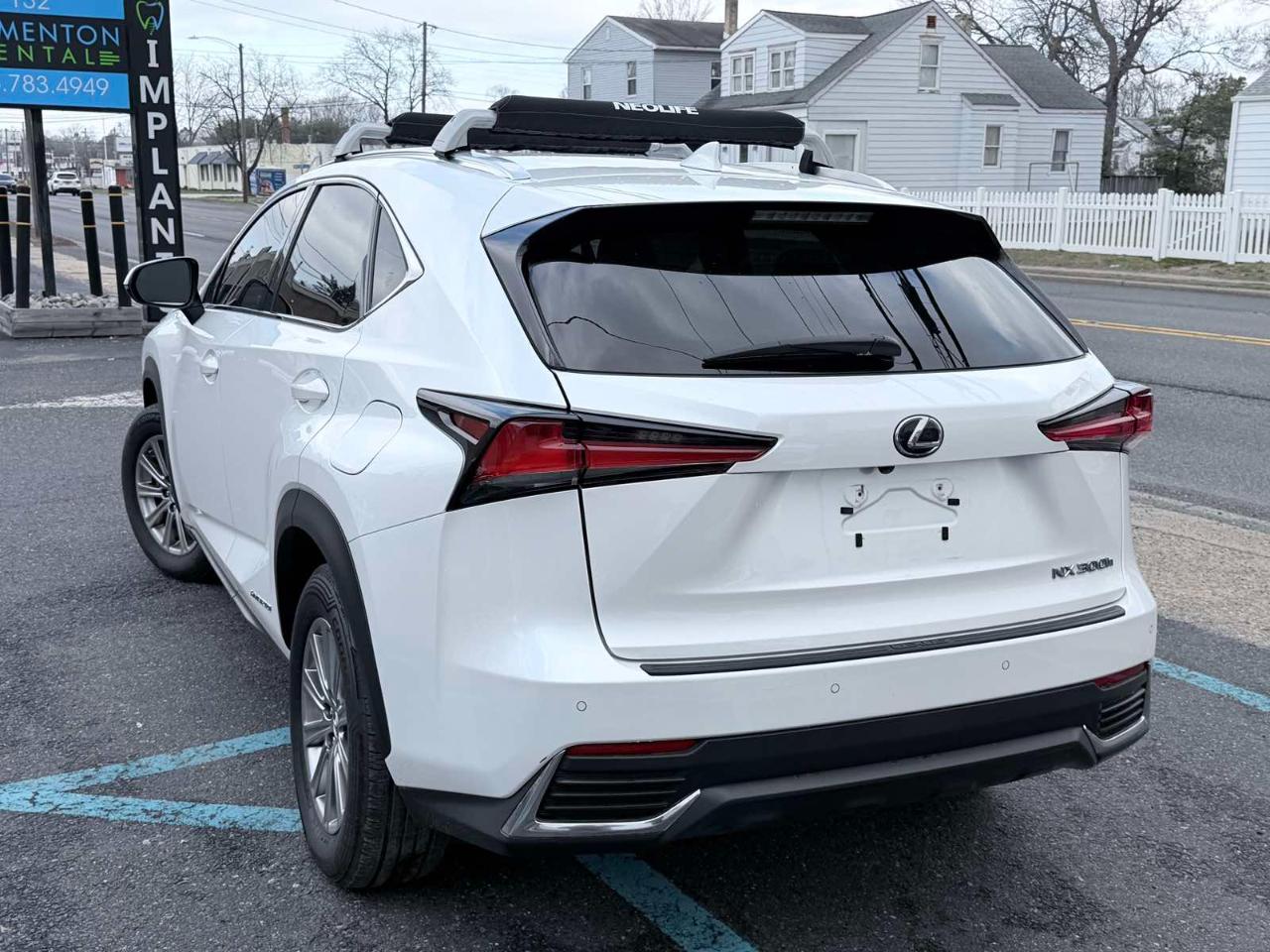 Lexus NX 300h Luxury 2021