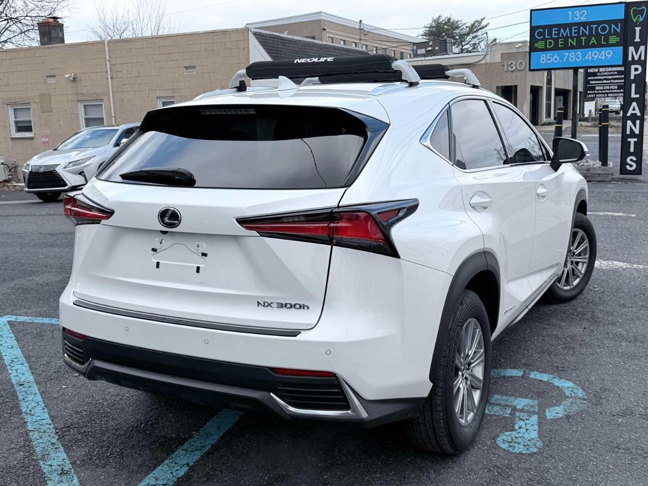 Lexus NX 300h Luxury 2021