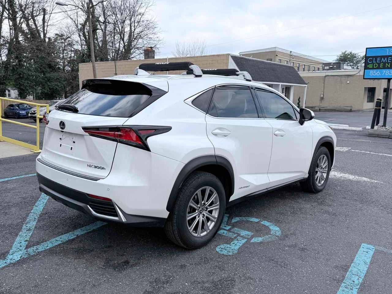 Lexus NX 300h Luxury 2021