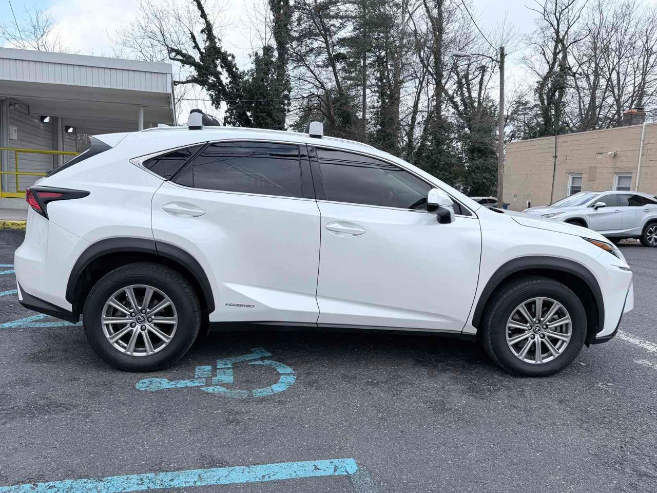 Lexus NX 300h Luxury 2021