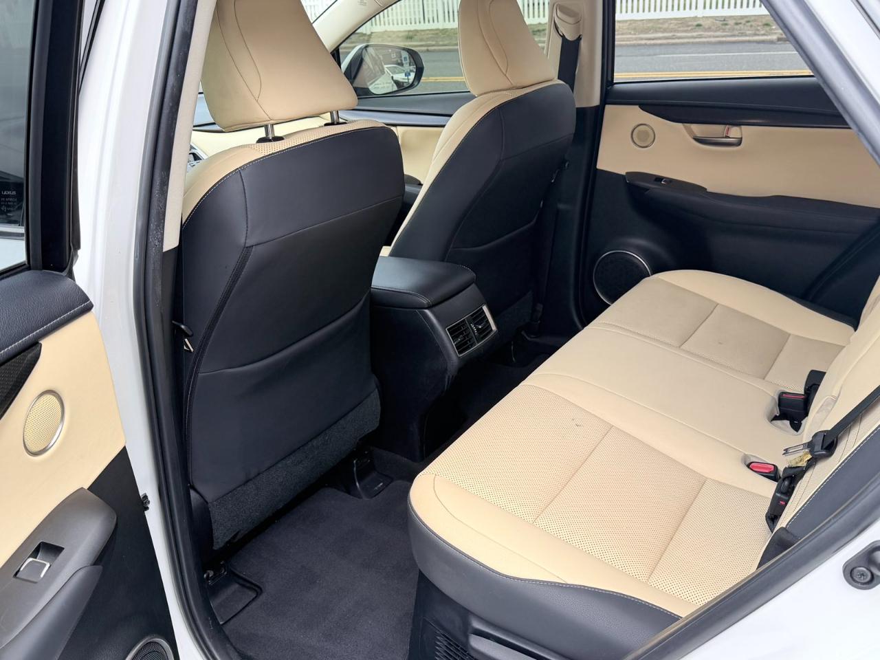 Lexus NX 300h Luxury 2021