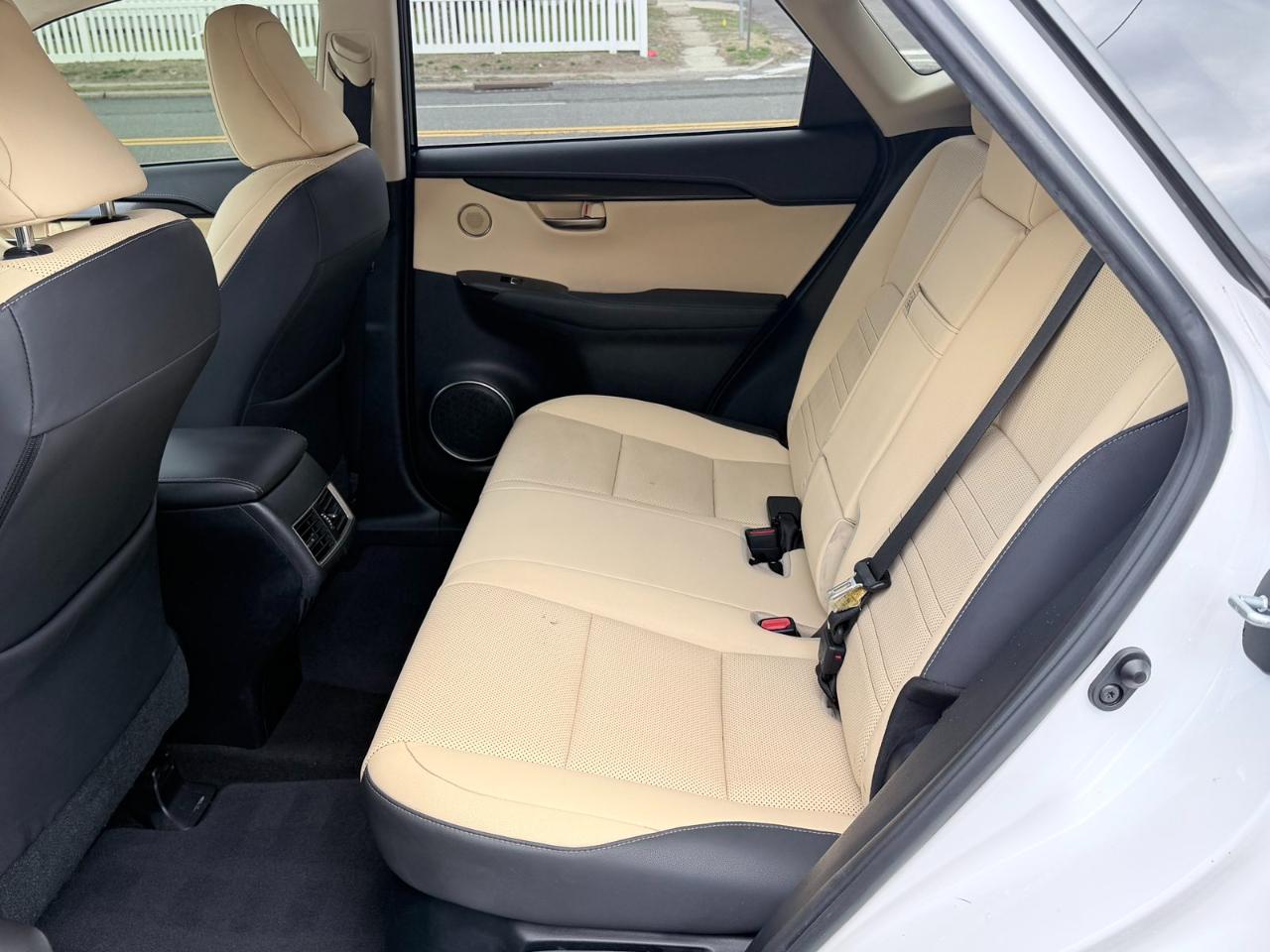 Lexus NX 300h Luxury 2021