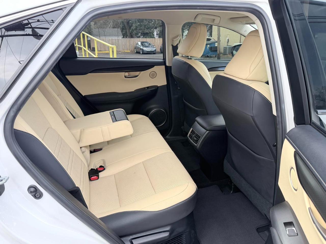 Lexus NX 300h Luxury 2021