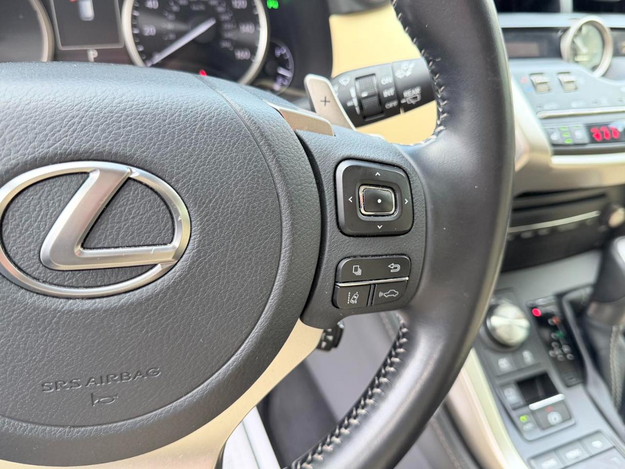 Lexus NX 300h Luxury 2021