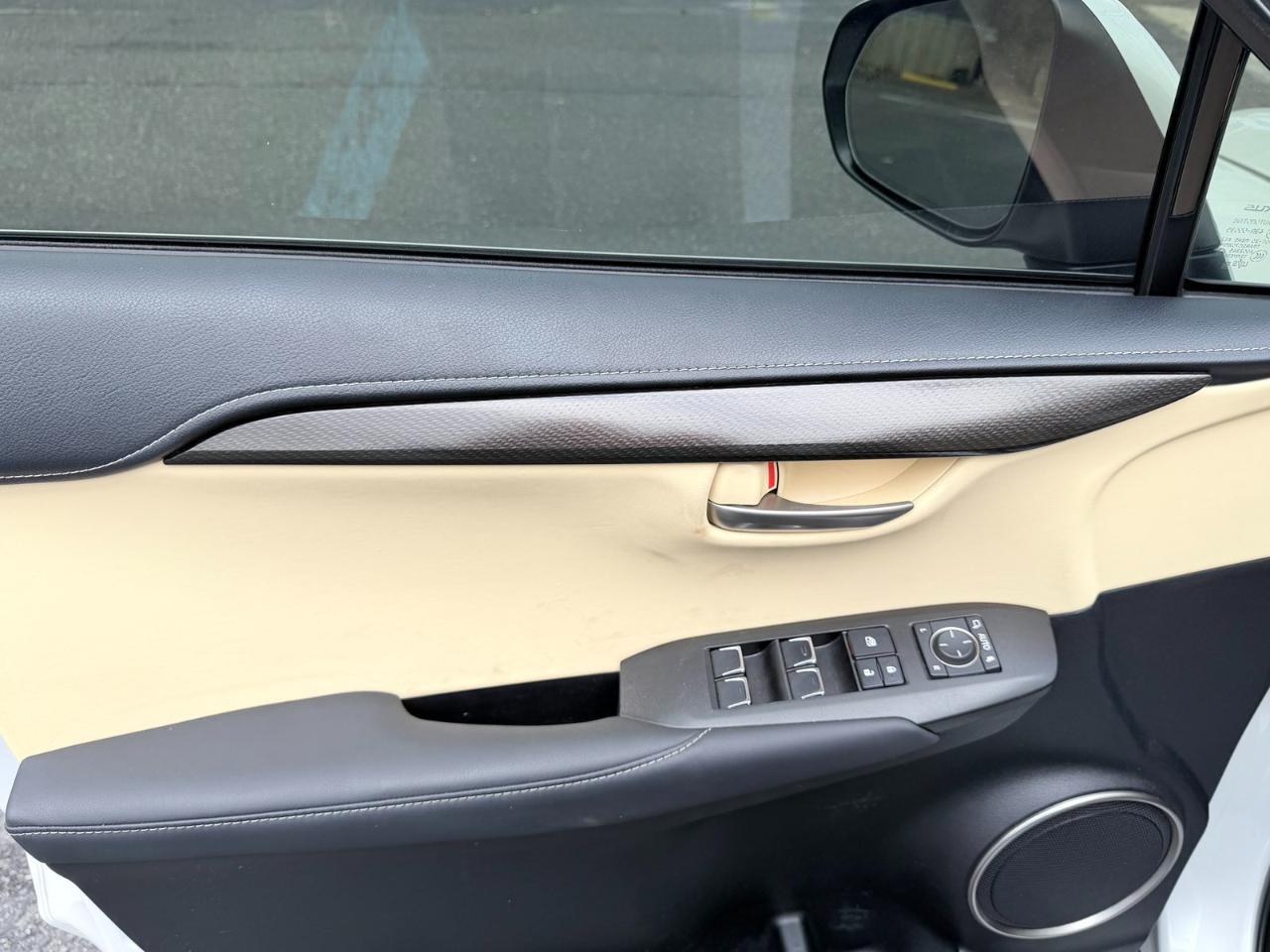 Lexus NX 300h Luxury 2021