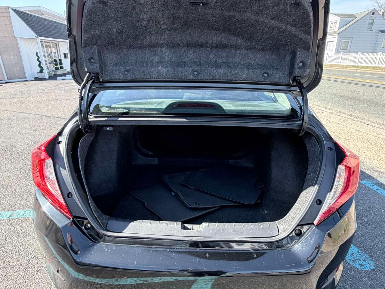 Honda Civic LX Sedan CVT 2017