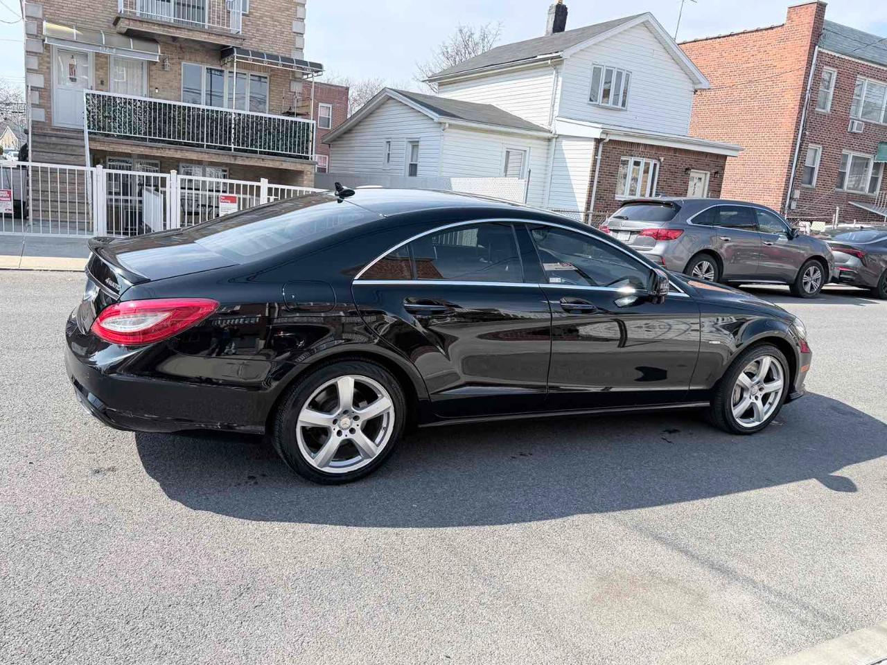 Mercedes-Benz CLS-Class CLS550 4MATIC 2012