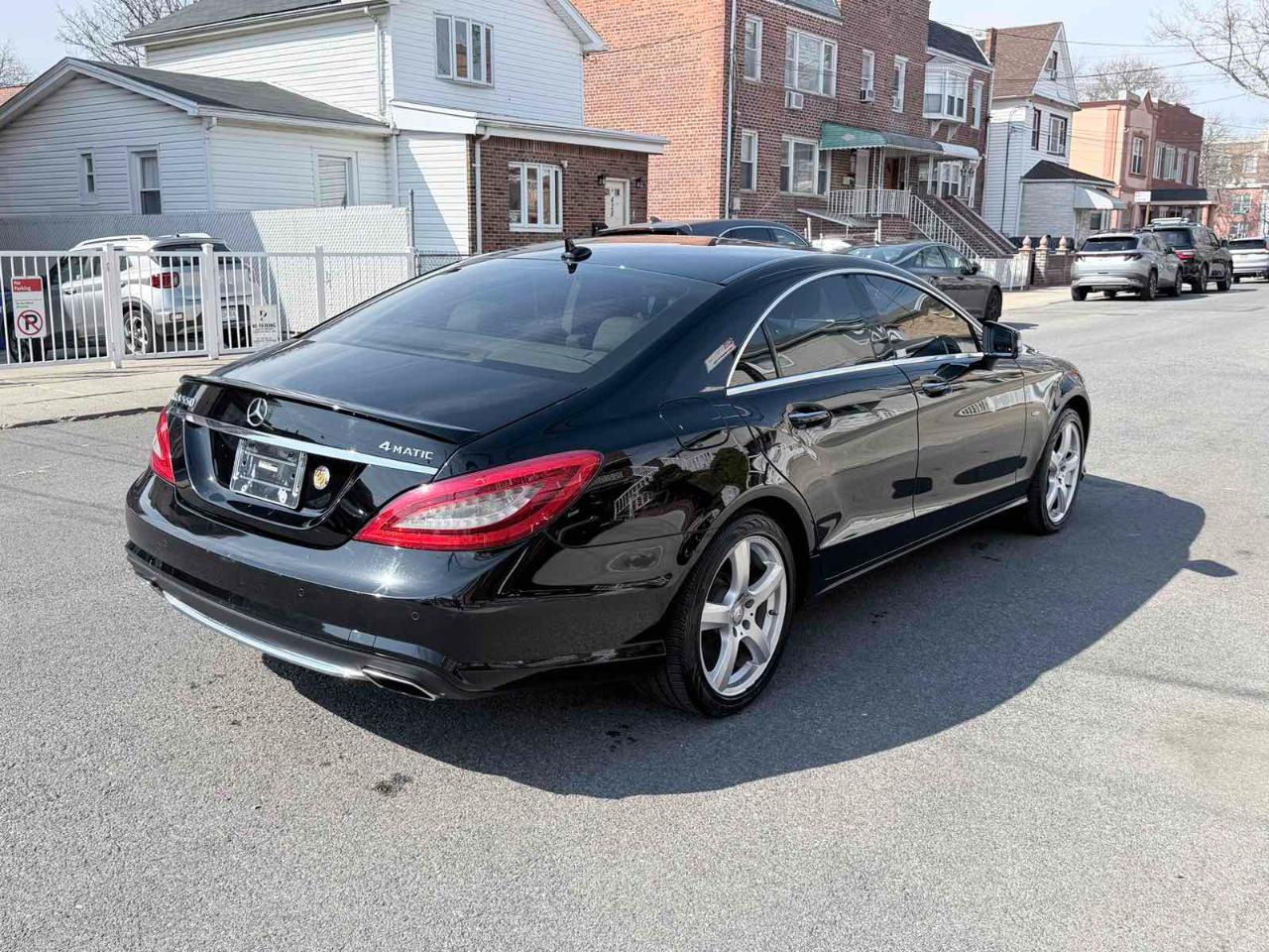 Mercedes-Benz CLS-Class CLS550 4MATIC 2012