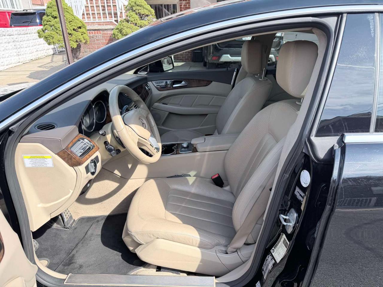 Mercedes-Benz CLS-Class CLS550 4MATIC 2012