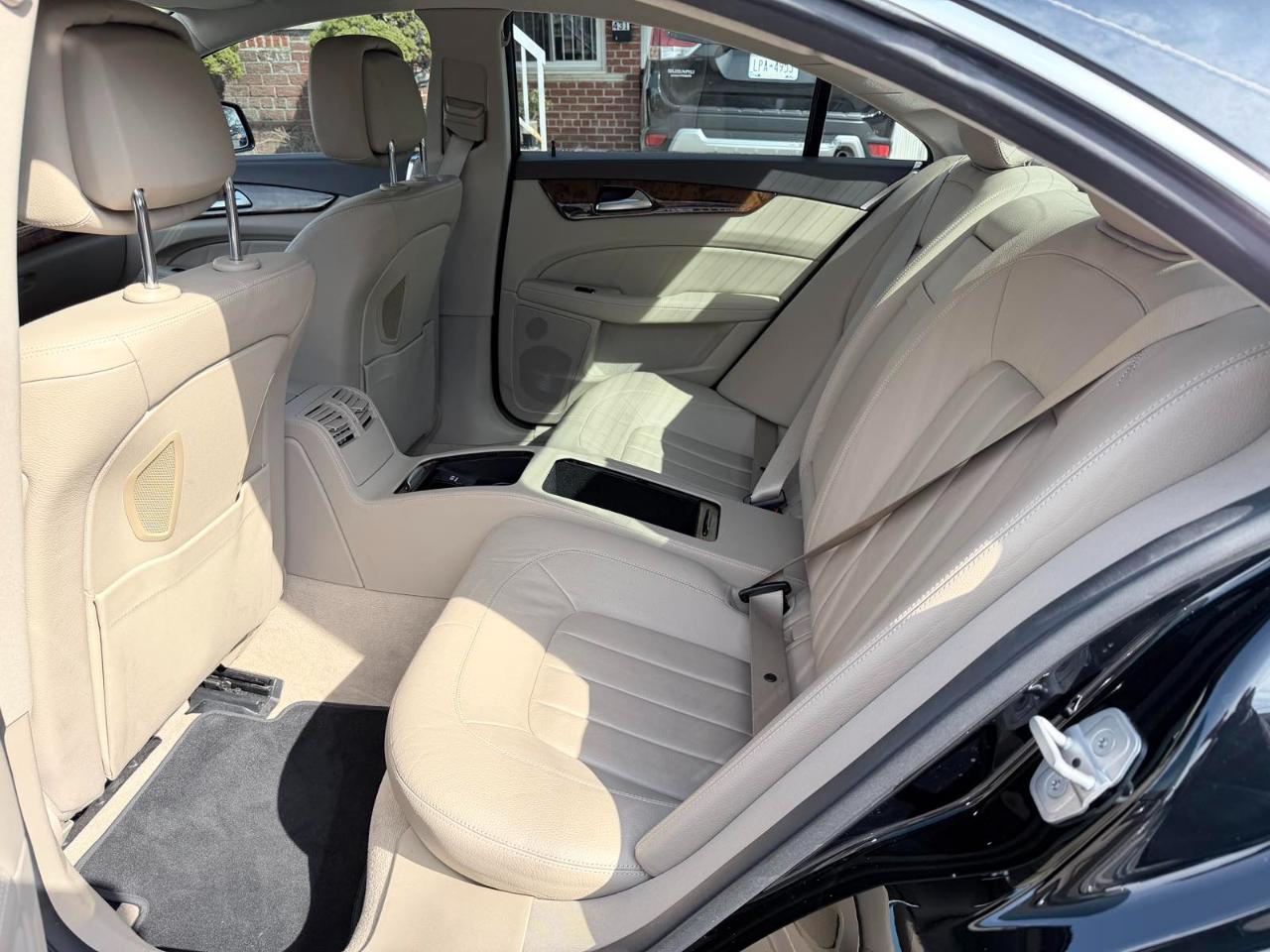 Mercedes-Benz CLS-Class CLS550 4MATIC 2012