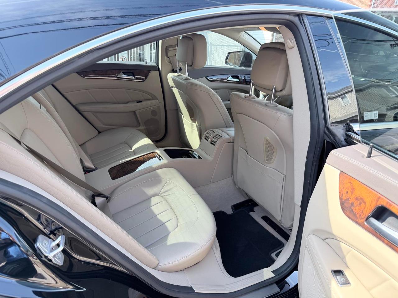 Mercedes-Benz CLS-Class CLS550 4MATIC 2012