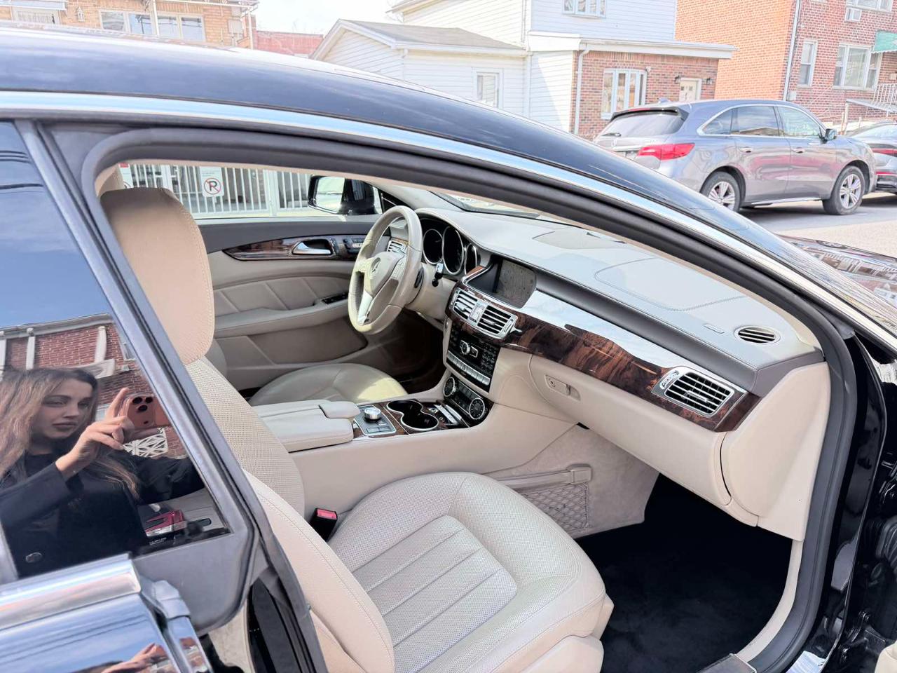 Mercedes-Benz CLS-Class CLS550 4MATIC 2012