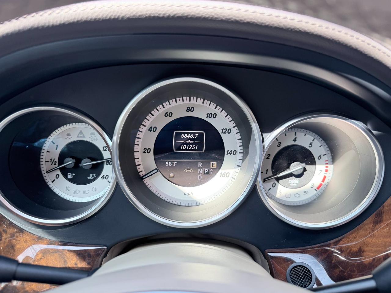 Mercedes-Benz CLS-Class CLS550 4MATIC 2012