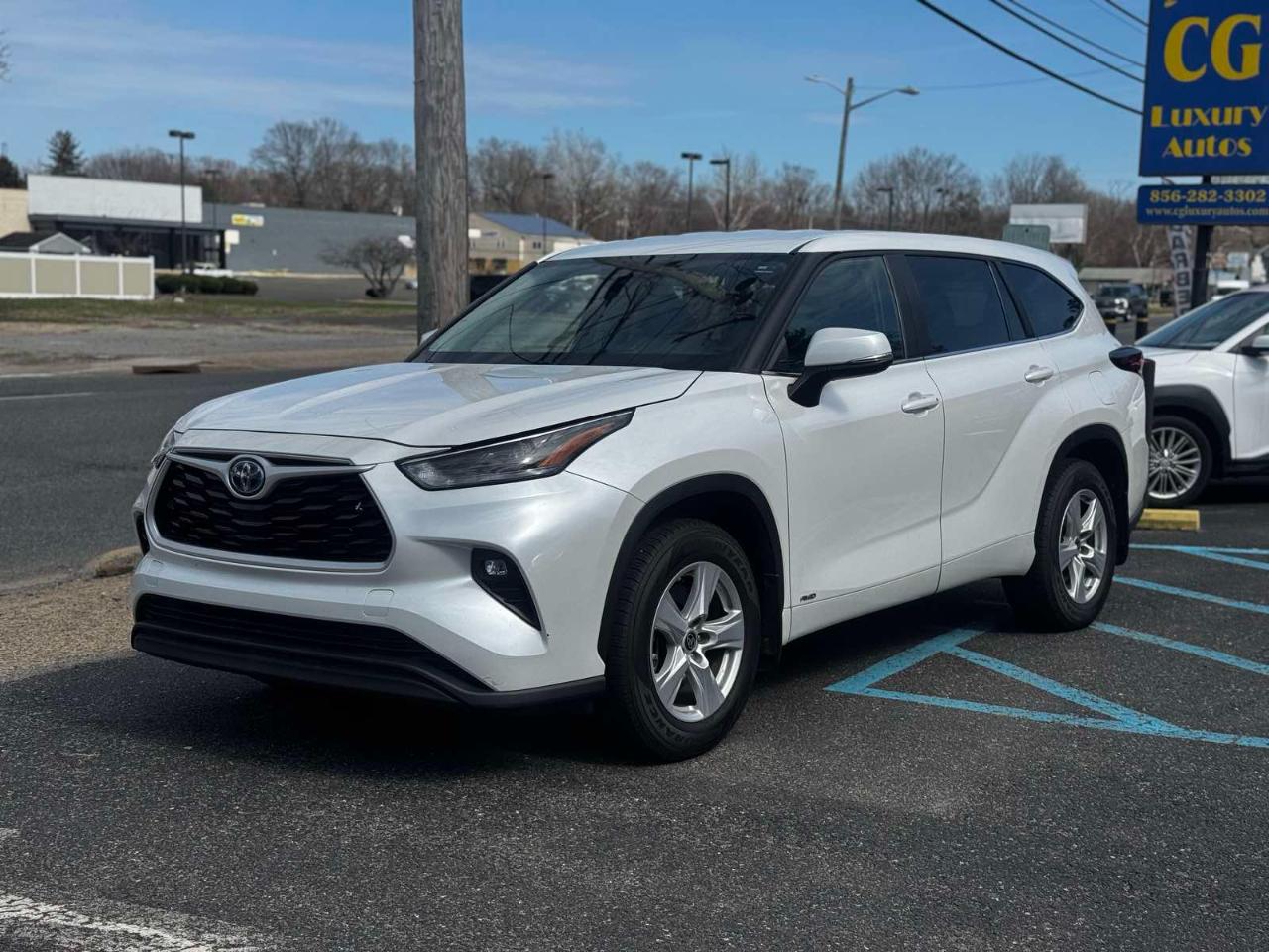 Toyota Highlander Hybrid LE AWD 2024