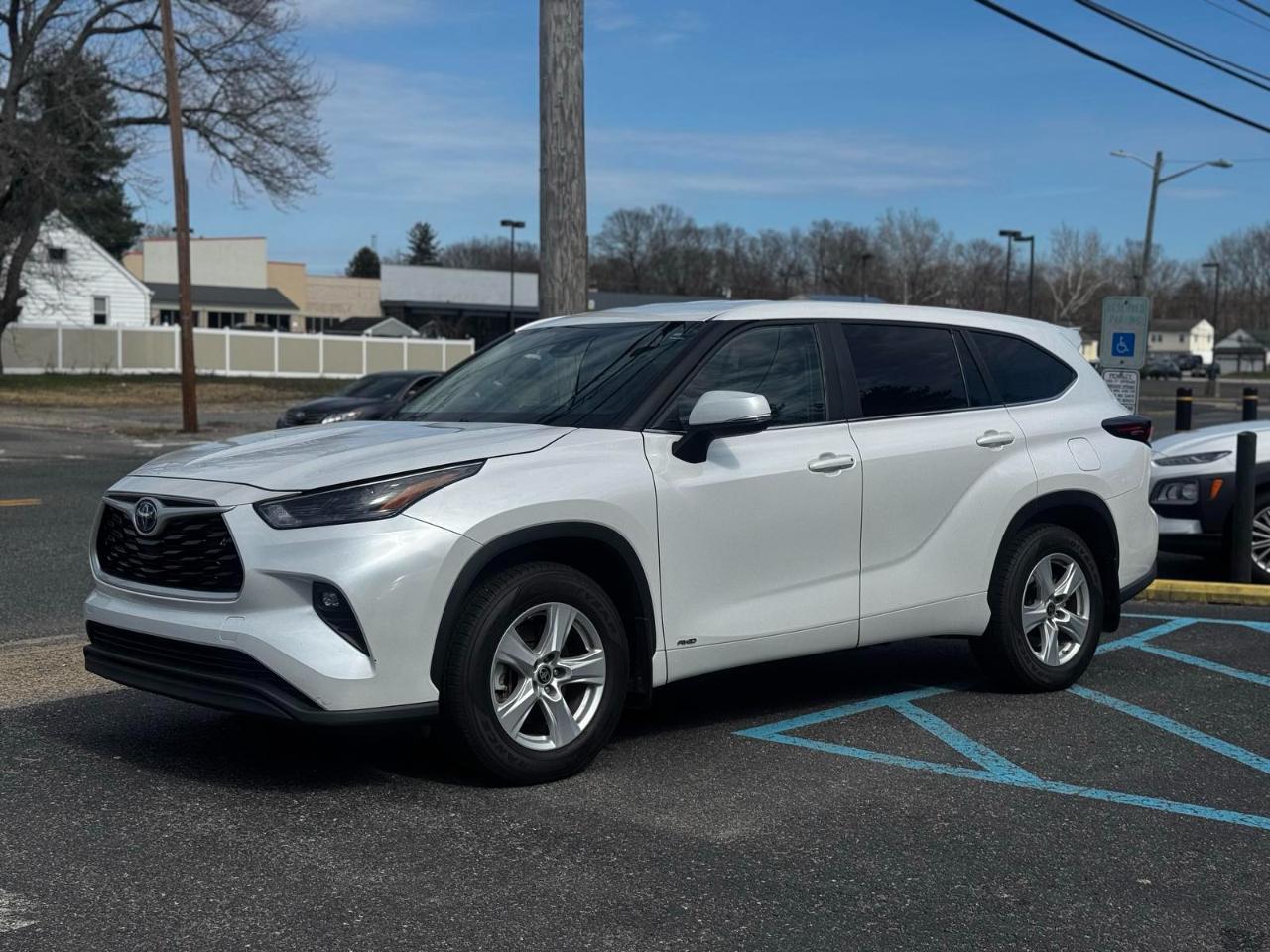 Toyota Highlander Hybrid LE AWD 2024