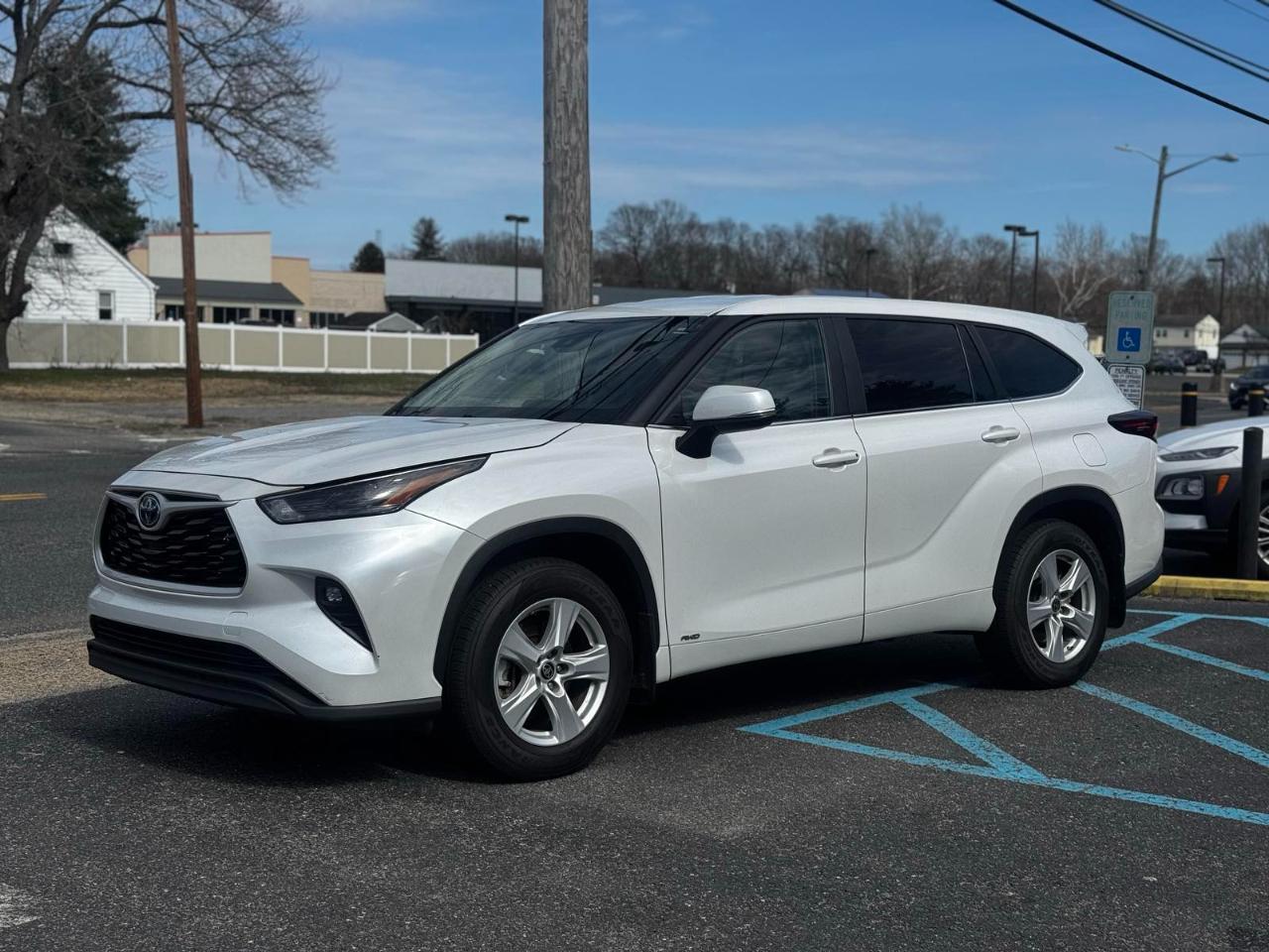 Toyota Highlander Hybrid LE AWD 2024