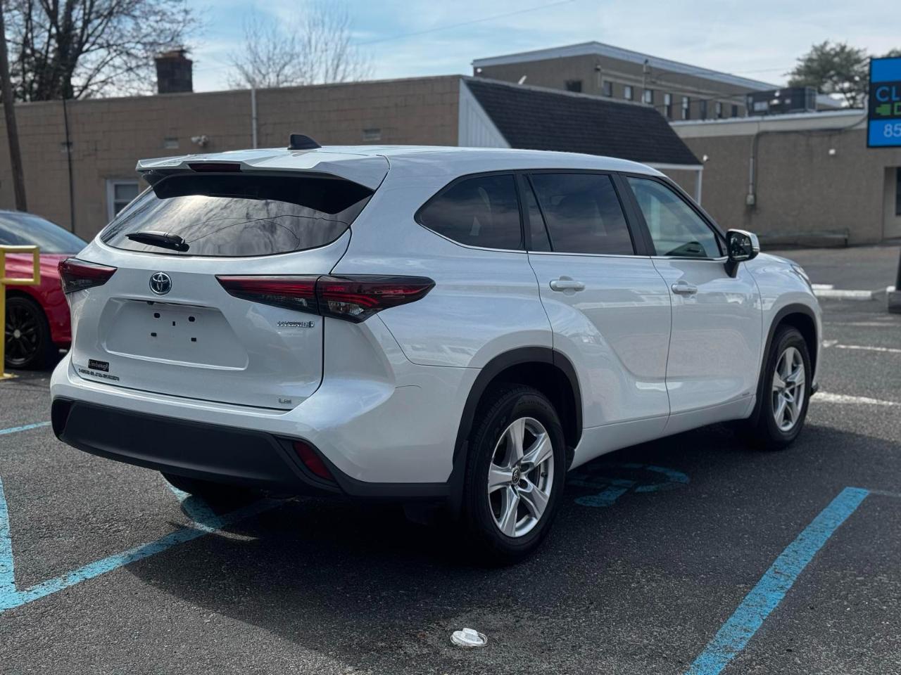 Toyota Highlander Hybrid LE AWD 2024