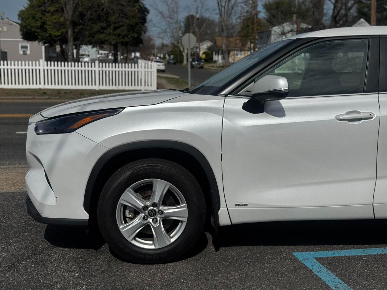 Toyota Highlander Hybrid LE AWD 2024