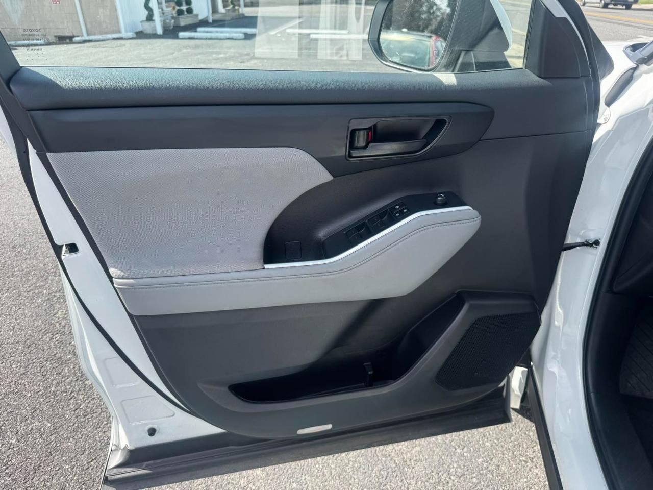 Toyota Highlander Hybrid LE AWD 2024