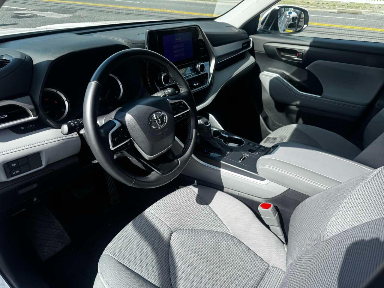 Toyota Highlander Hybrid LE AWD 2024