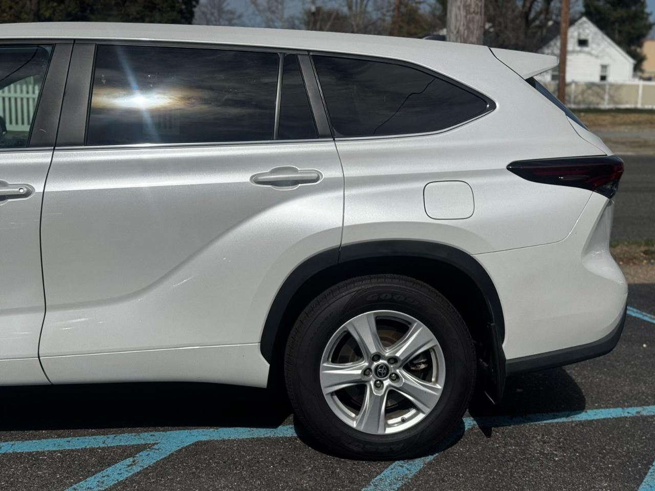 Toyota Highlander Hybrid LE AWD 2024
