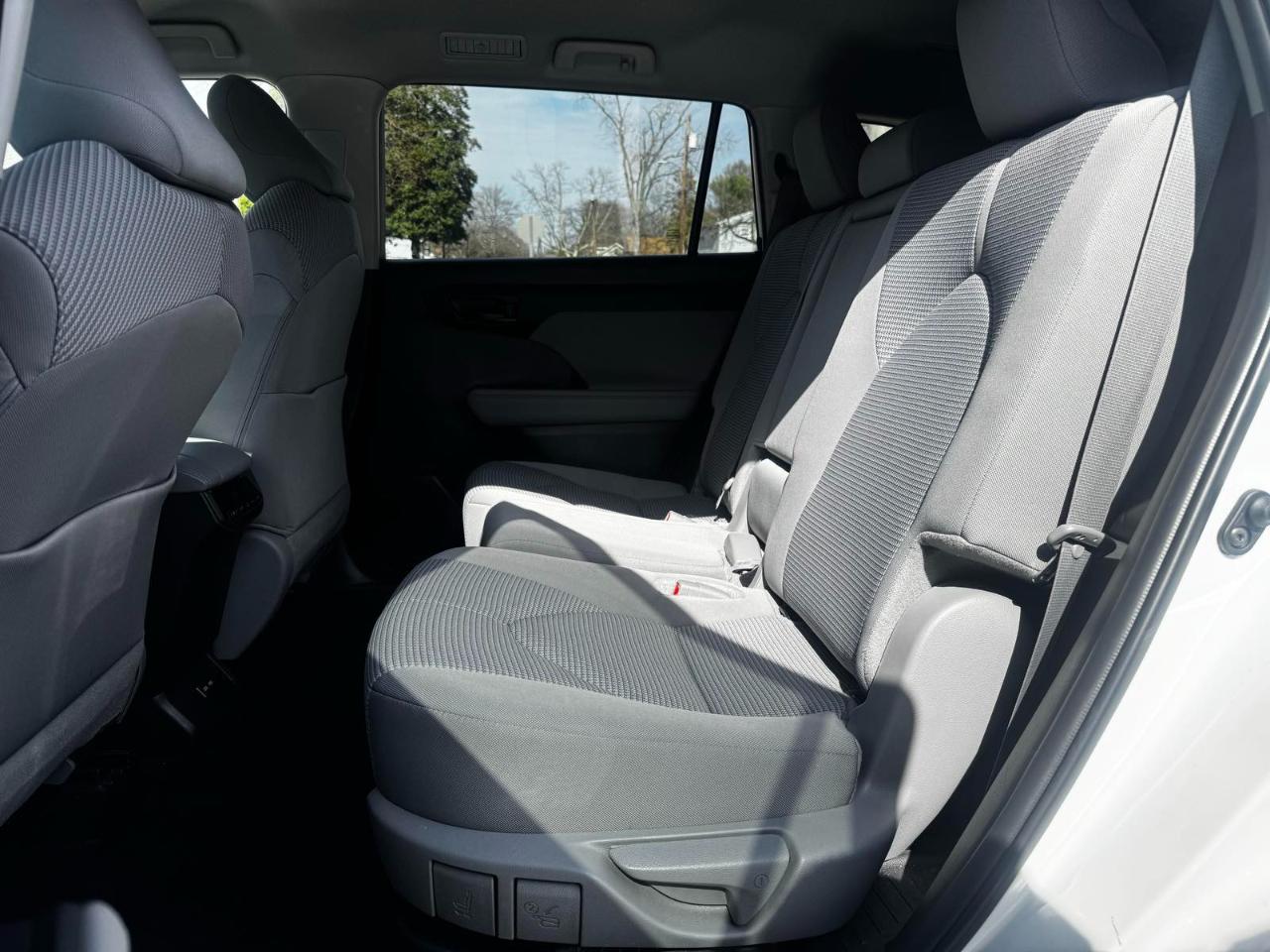 Toyota Highlander Hybrid LE AWD 2024