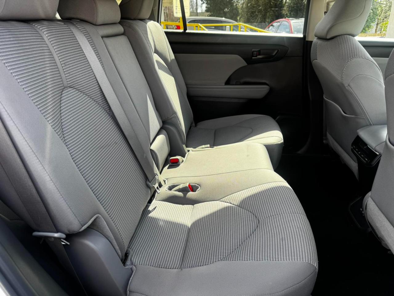 Toyota Highlander Hybrid LE AWD 2024