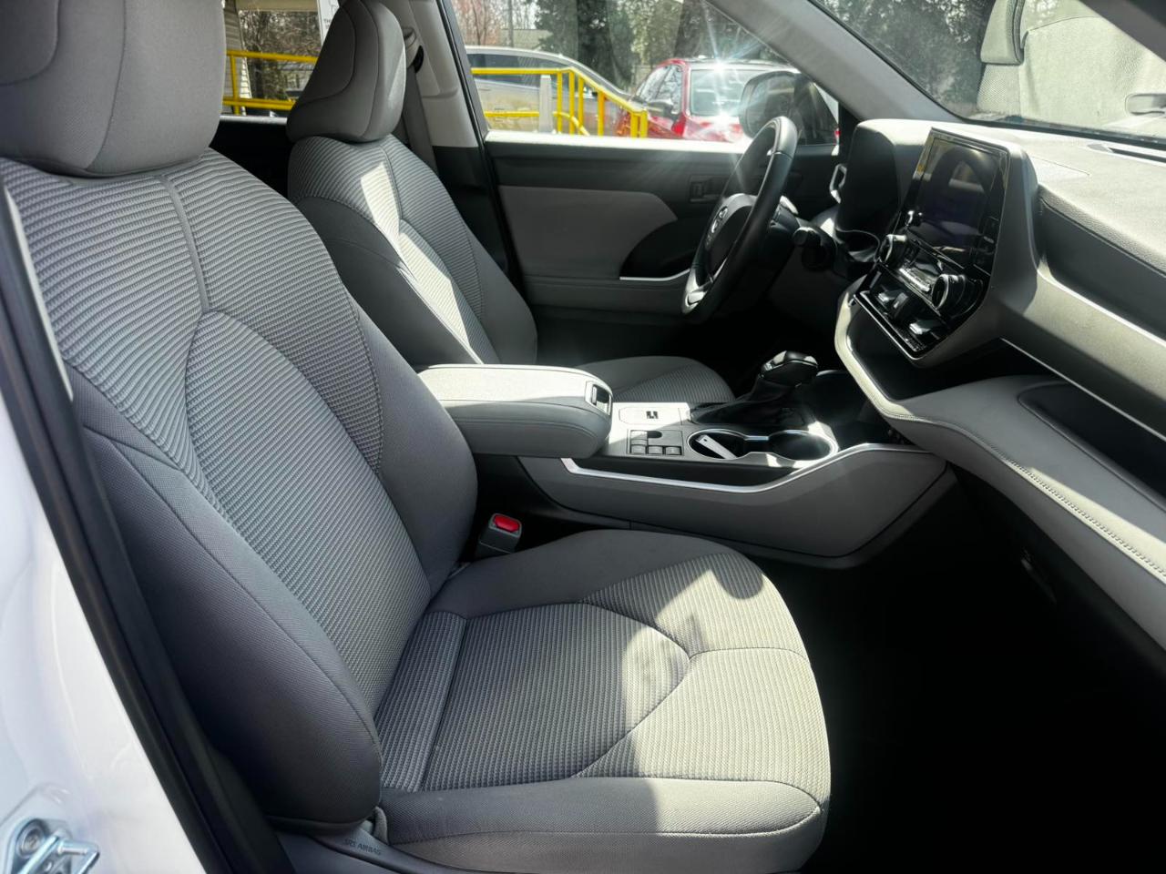 Toyota Highlander Hybrid LE AWD 2024