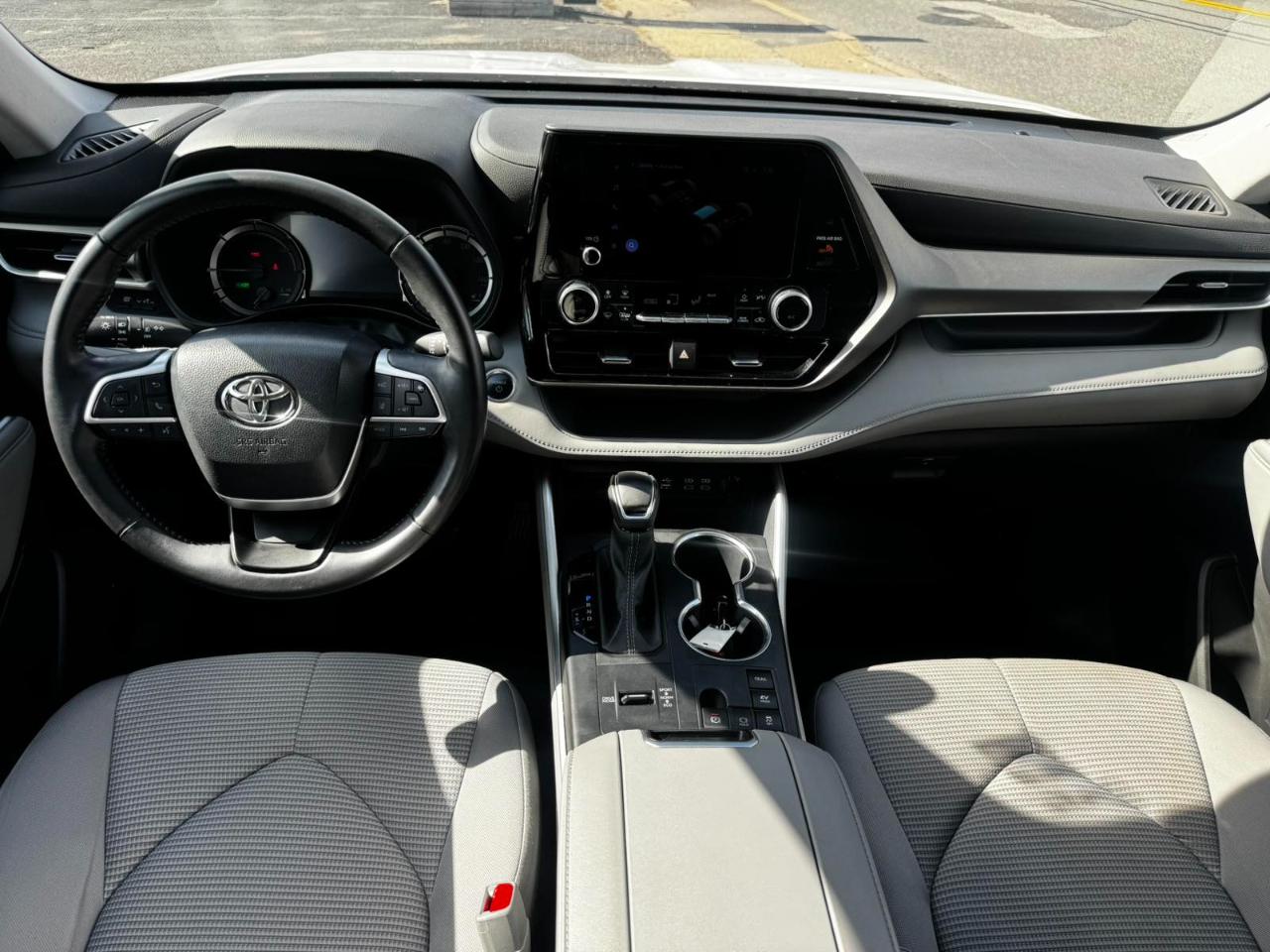 Toyota Highlander Hybrid LE AWD 2024