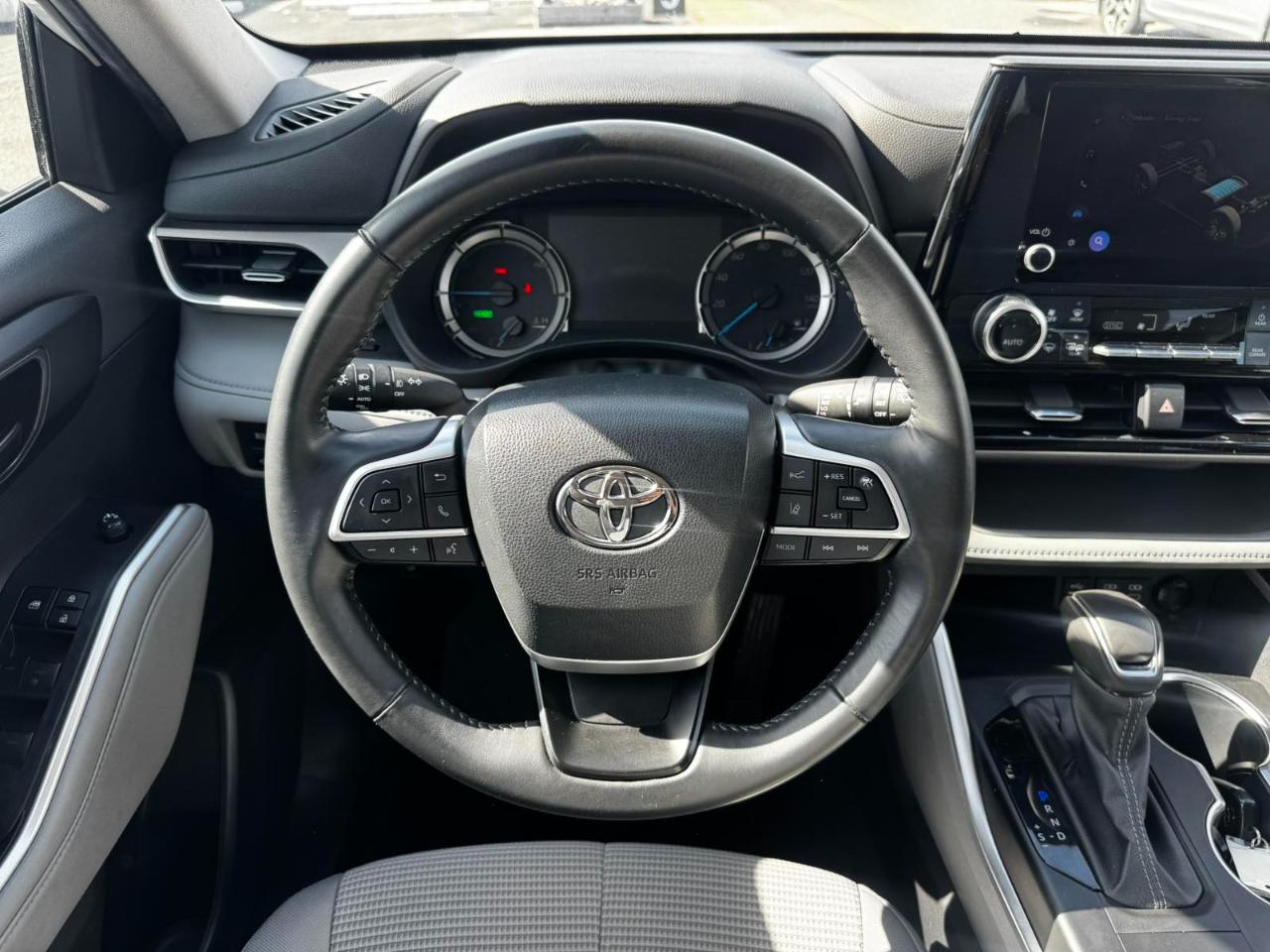 Toyota Highlander Hybrid LE AWD 2024