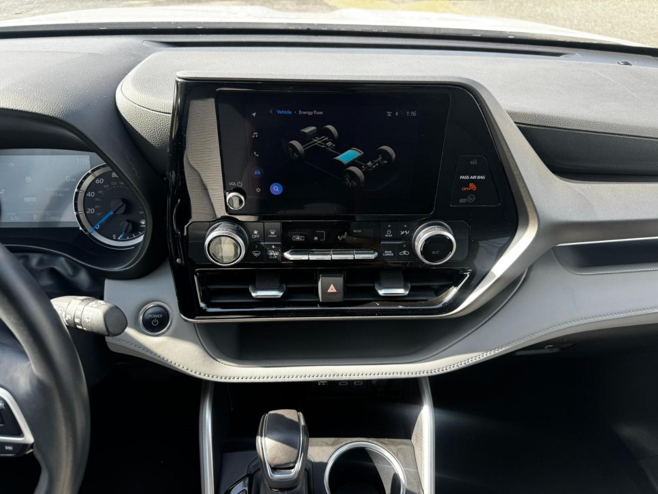 Toyota Highlander Hybrid LE AWD 2024