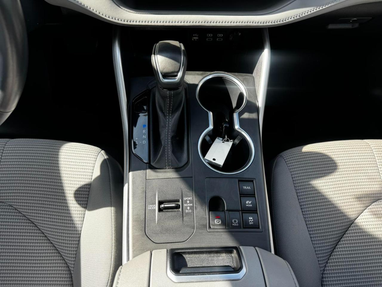 Toyota Highlander Hybrid LE AWD 2024