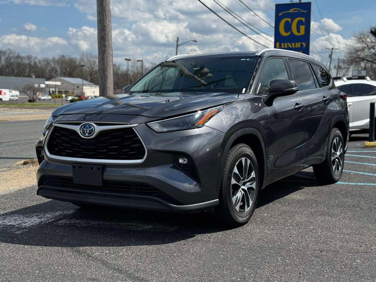 Toyota Highlander Hybrid XLE 2022