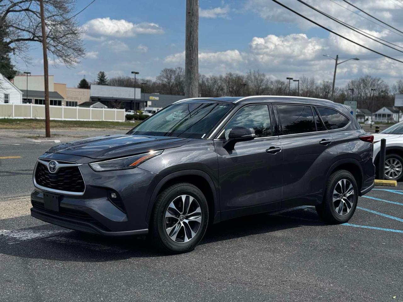 Toyota Highlander Hybrid XLE 2022