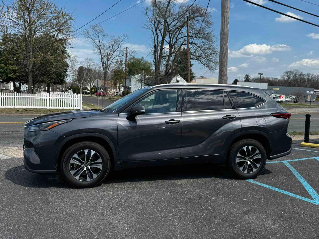 Toyota Highlander Hybrid XLE 2022